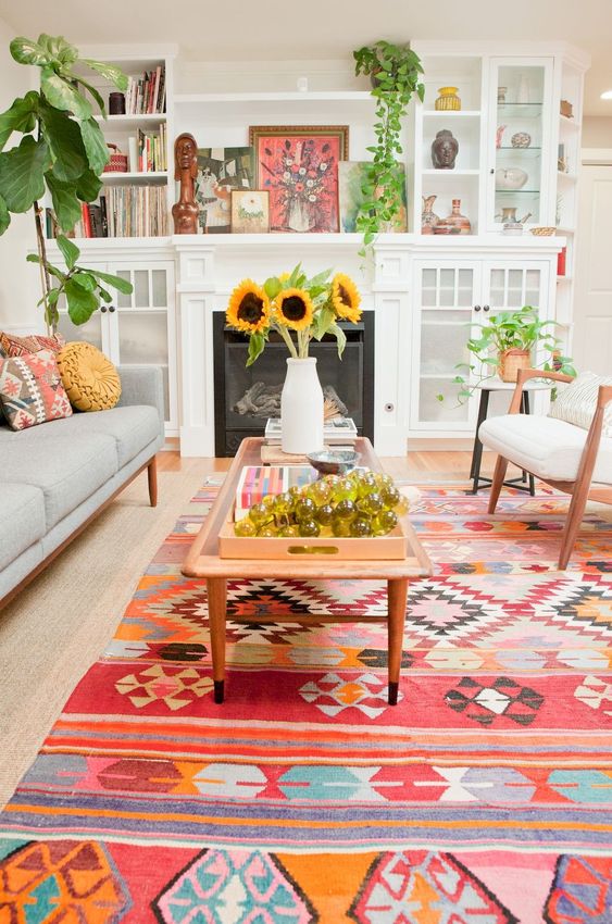 use pink, white, blue, and orange for the living room.