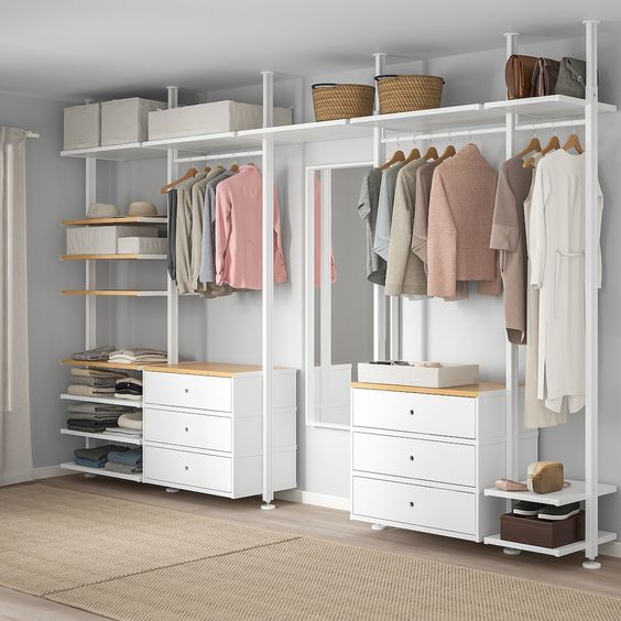 minimalist wardrobe