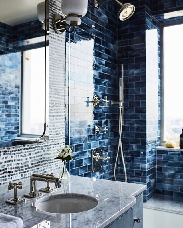 Attaching Blue Theme for a Bathroom