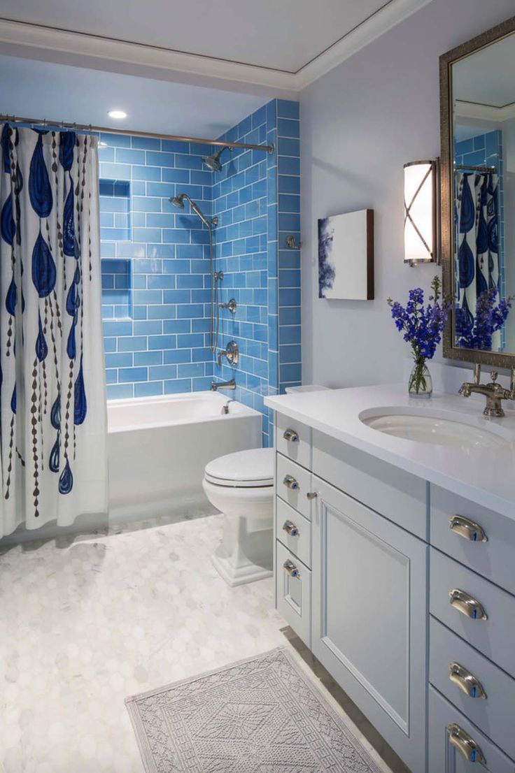 The Coastal Theme for a Calming Blue Bathroom