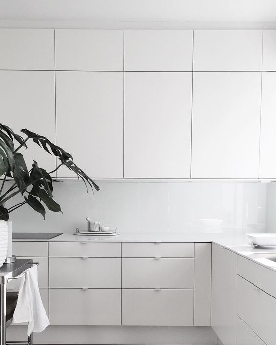 White Minimalist Kitchen to Declutter the Design