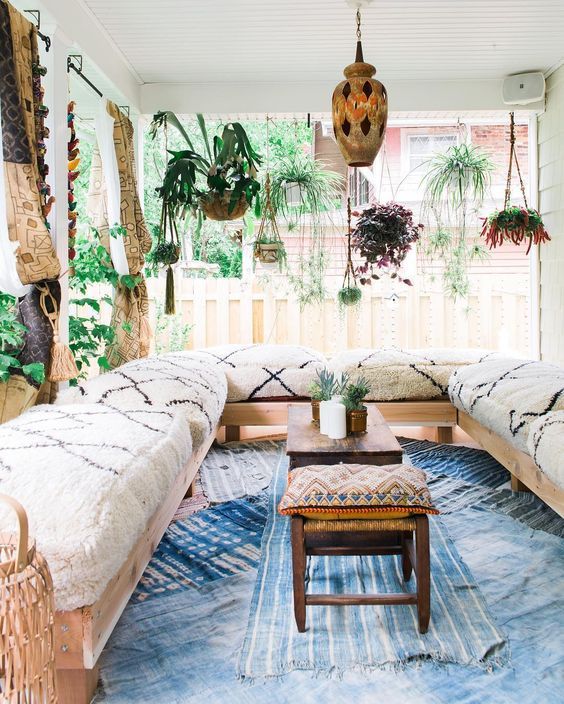 Comfy Benches for Relaxing Vibes in Your Summer Patio