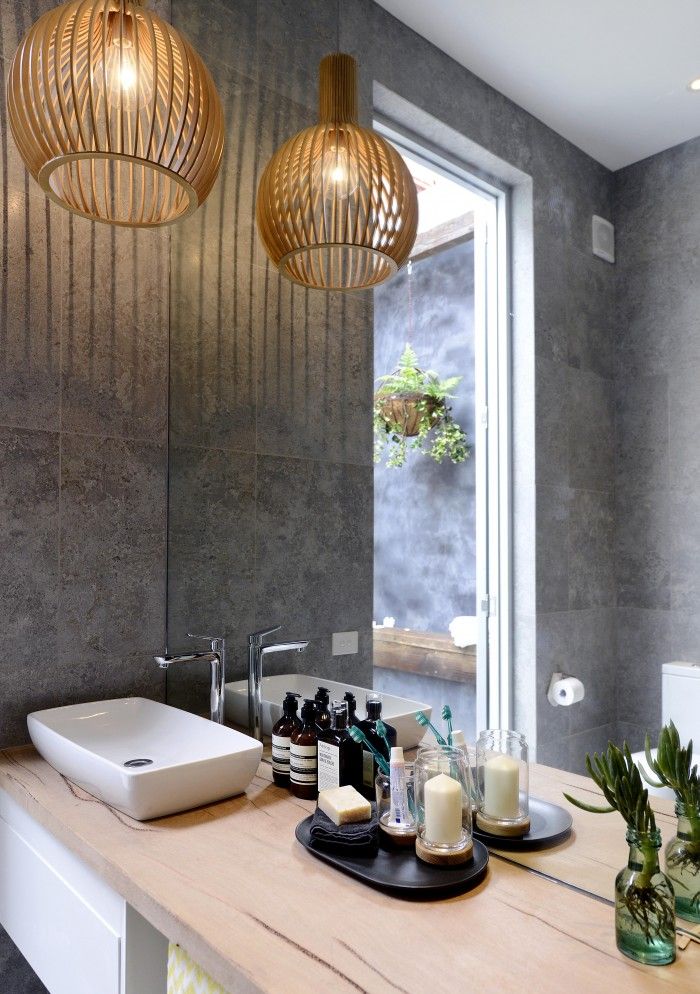 Bathroom Design with Bulb Chandelier