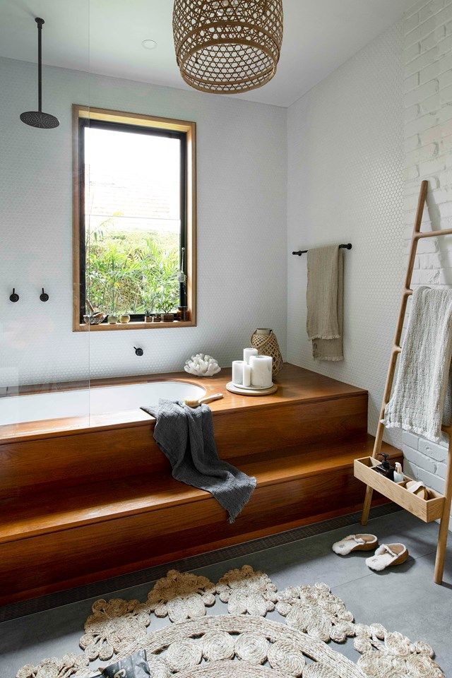 Inset Bathtub Design That Steals the Spotlight