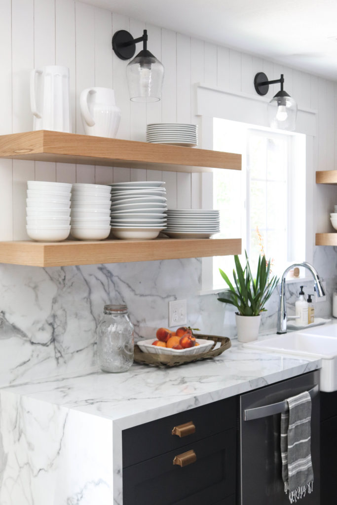 Using Marble Elements for Countertops and Backsplash