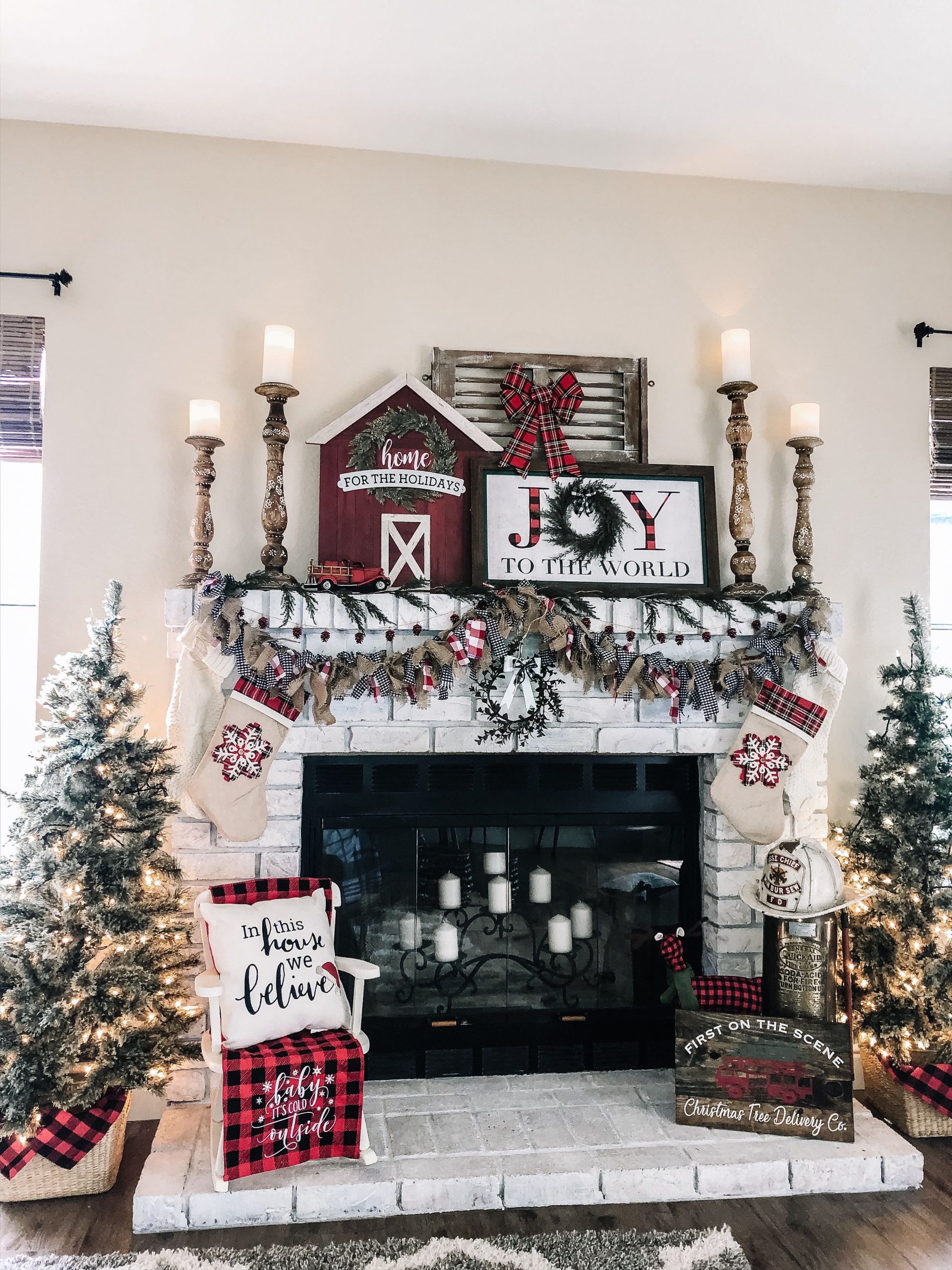 Farmhouse Christmas Fireplace