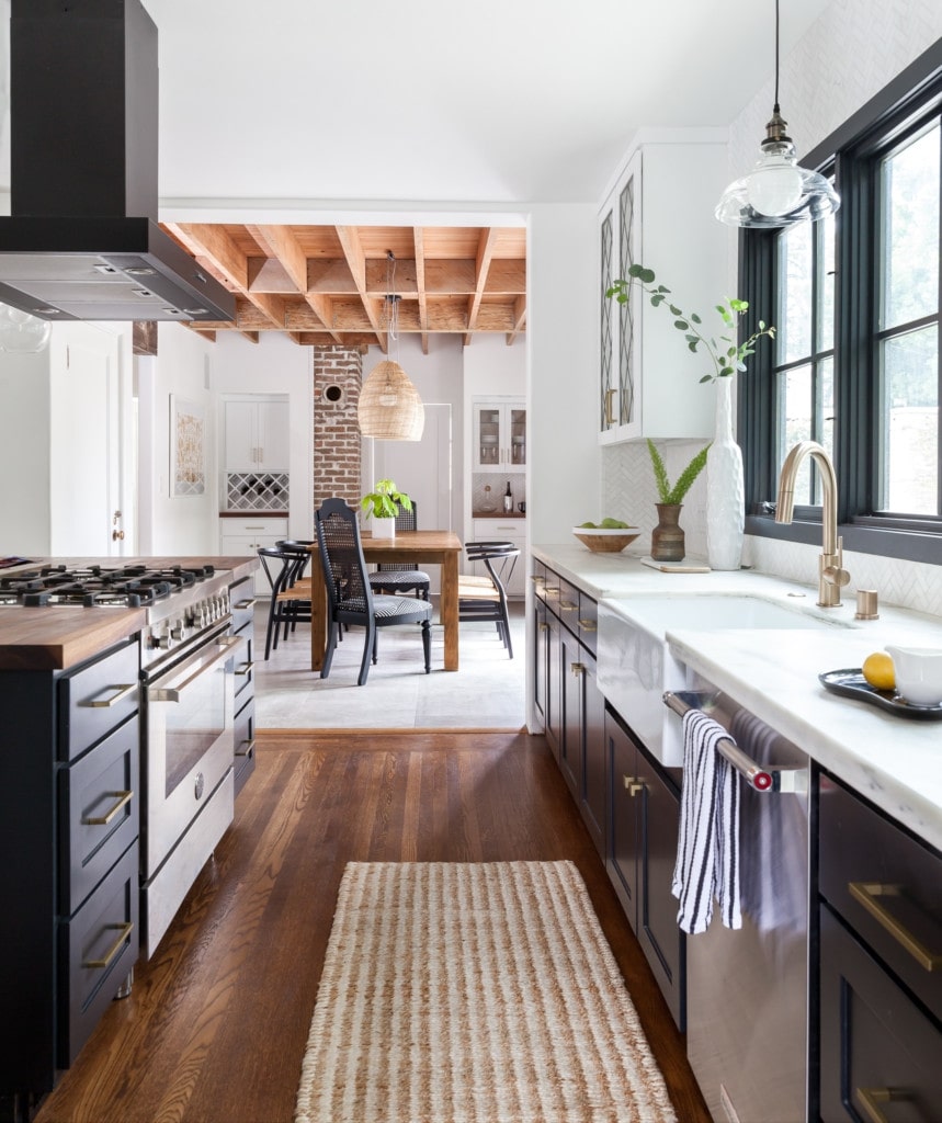 An Open-Space Kitchen with Modern Spanish Design