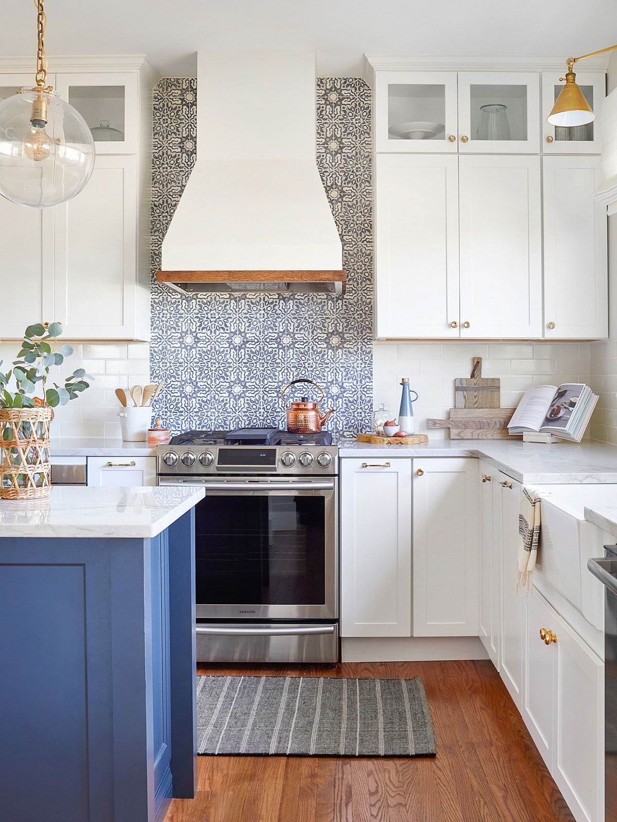 Using Patterned Backsplash with Vibrant Color