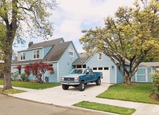 16 Driveway Ideas for A Large Front Yard: Create A Non-Slip Path at Home