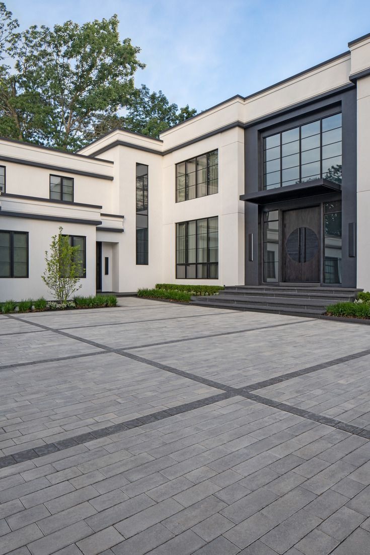 Driveway Design with Accents