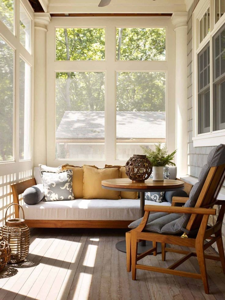 Cozy And Relaxing Screened Porch Design