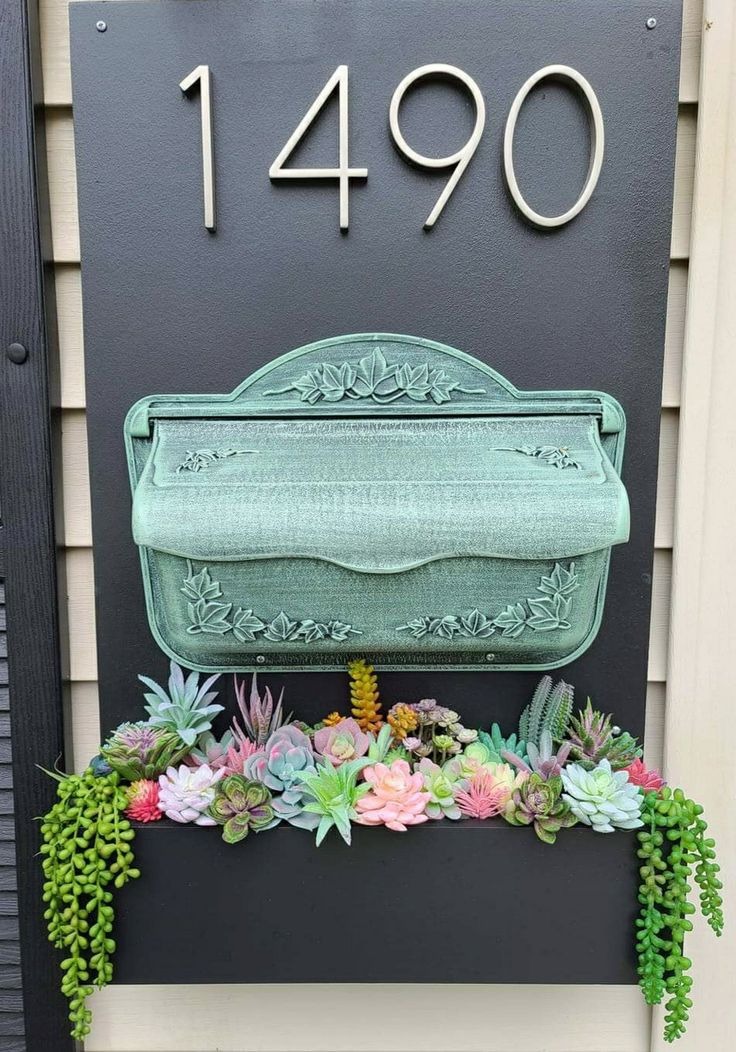 Elegant House Number Sign x Classic Mailbox